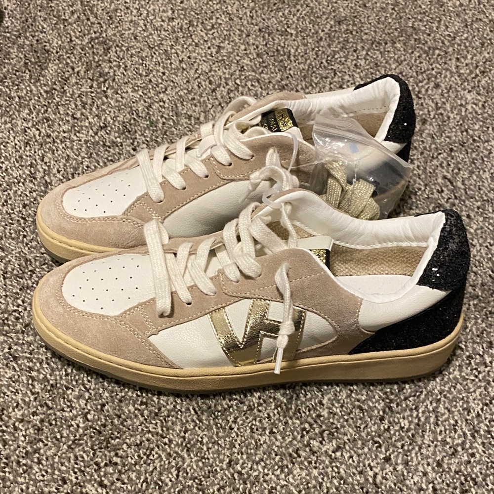 Vintage Havana White and Gold Athletic Shoes